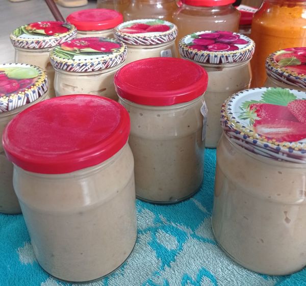 Яблочное пюре Неженка