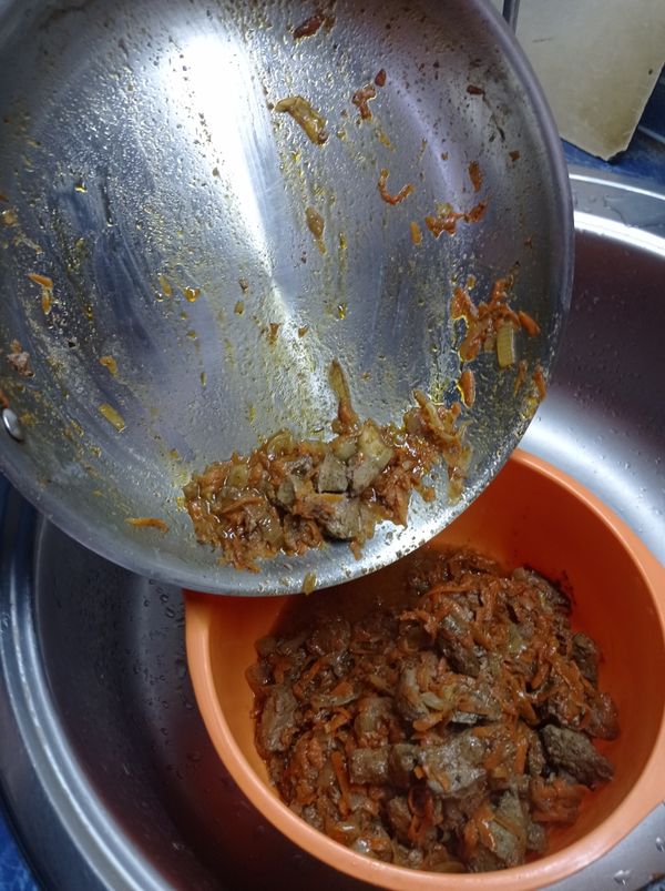 Паштет из говяжьей печени с морковью и луком