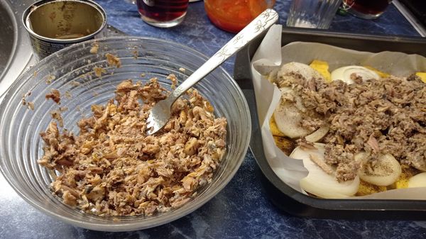 Пирог с мойвой