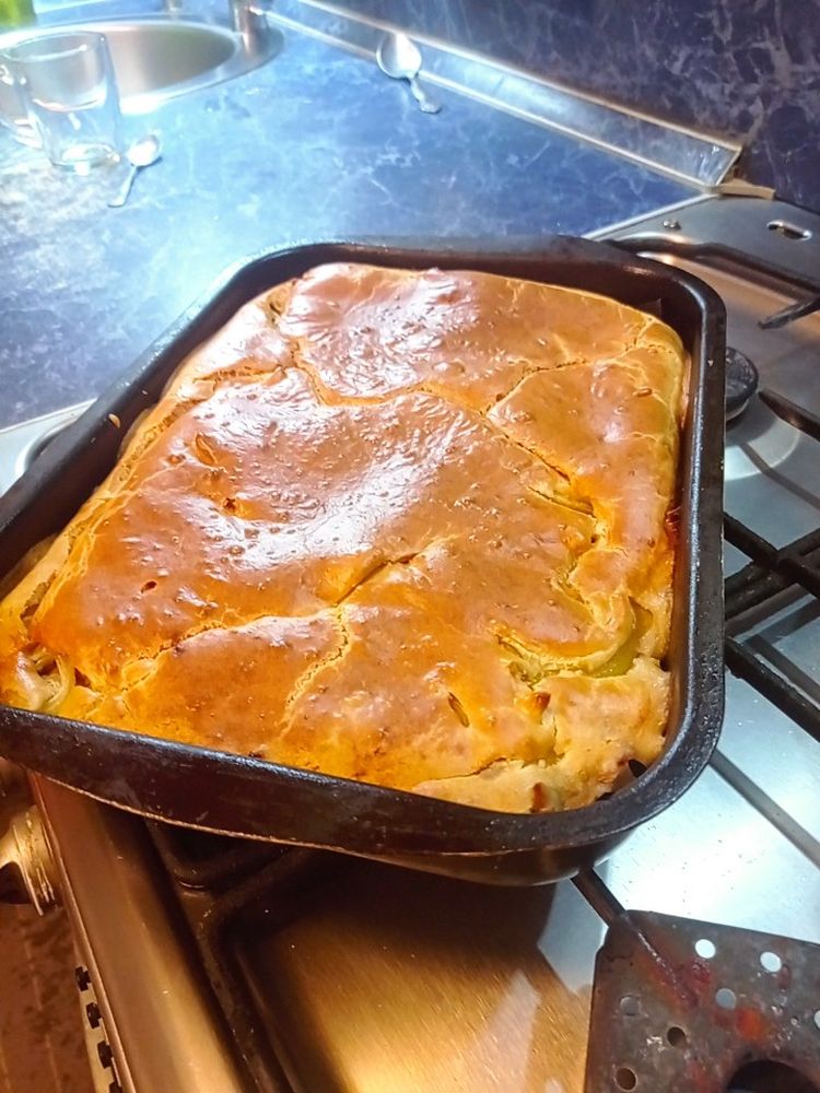 Пирог с мойвой