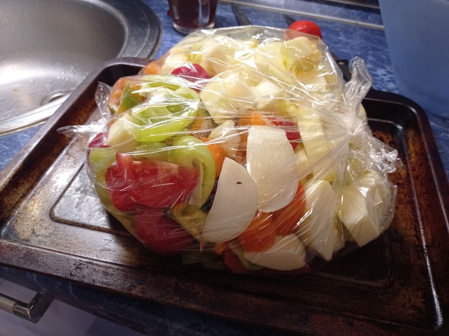 Икра кабачковая в рукаве запеченная в духовке