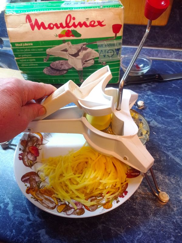 Картофельные чипсы с сыром