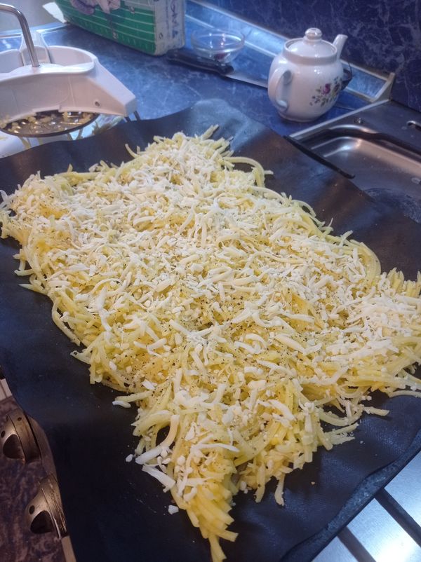 Картофельные чипсы с сыром