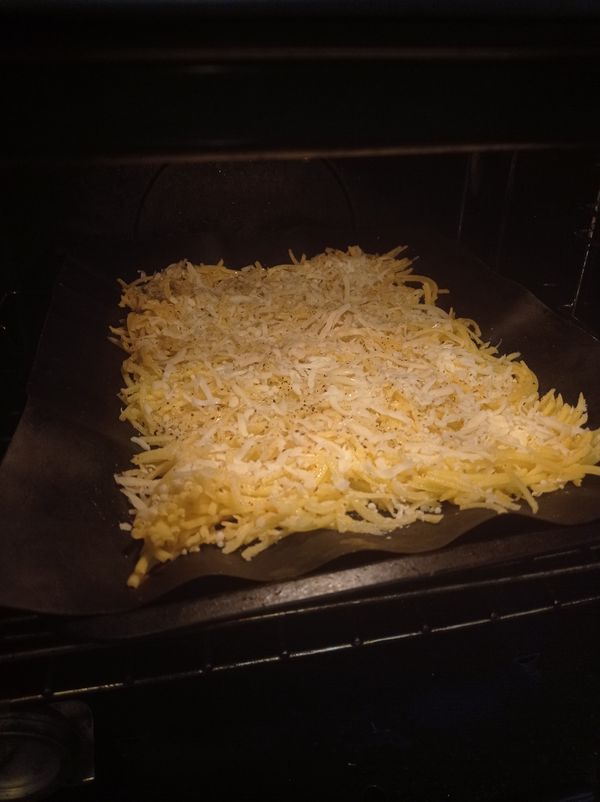 Картофельные чипсы с сыром