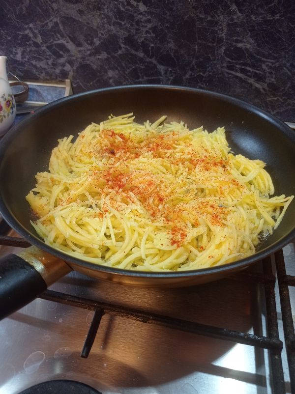 Картофельные чипсы с сыром