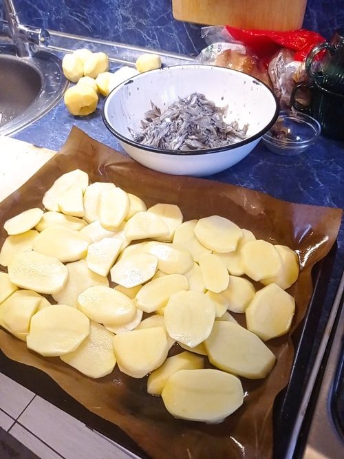 Пирог с мойвой