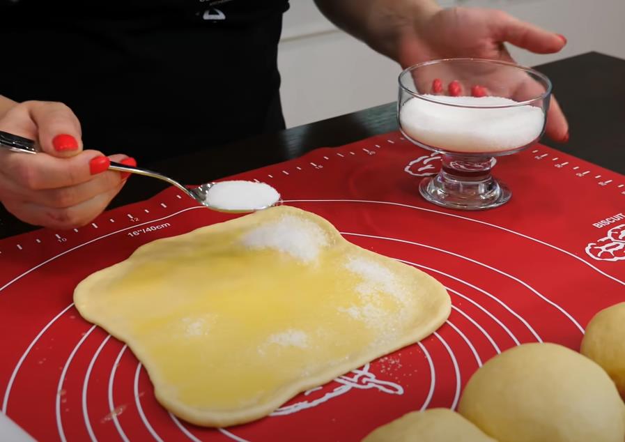 Плюшки сахарные