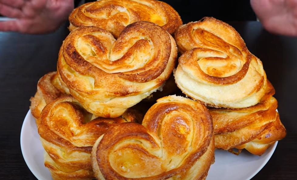 Плюшки сахарные